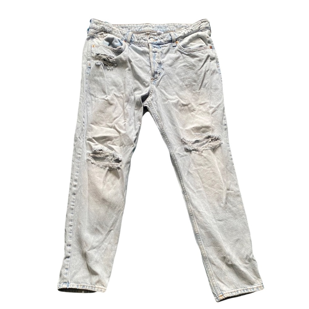 Ripped blue jeans boyfriend jeans